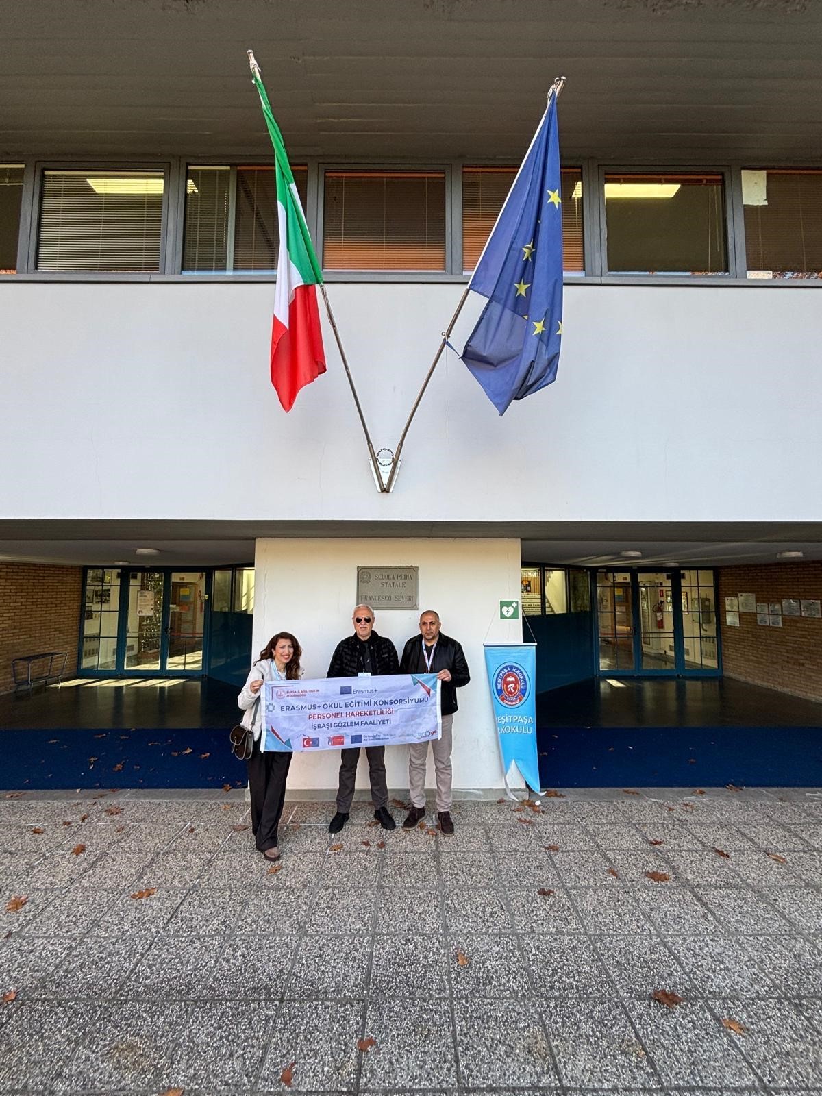 Reşitpaşa İlkokulu, Erasmus kapsamında İtalya’da Türkiye’yi temsil ederek öğrencilerin hazırladığı