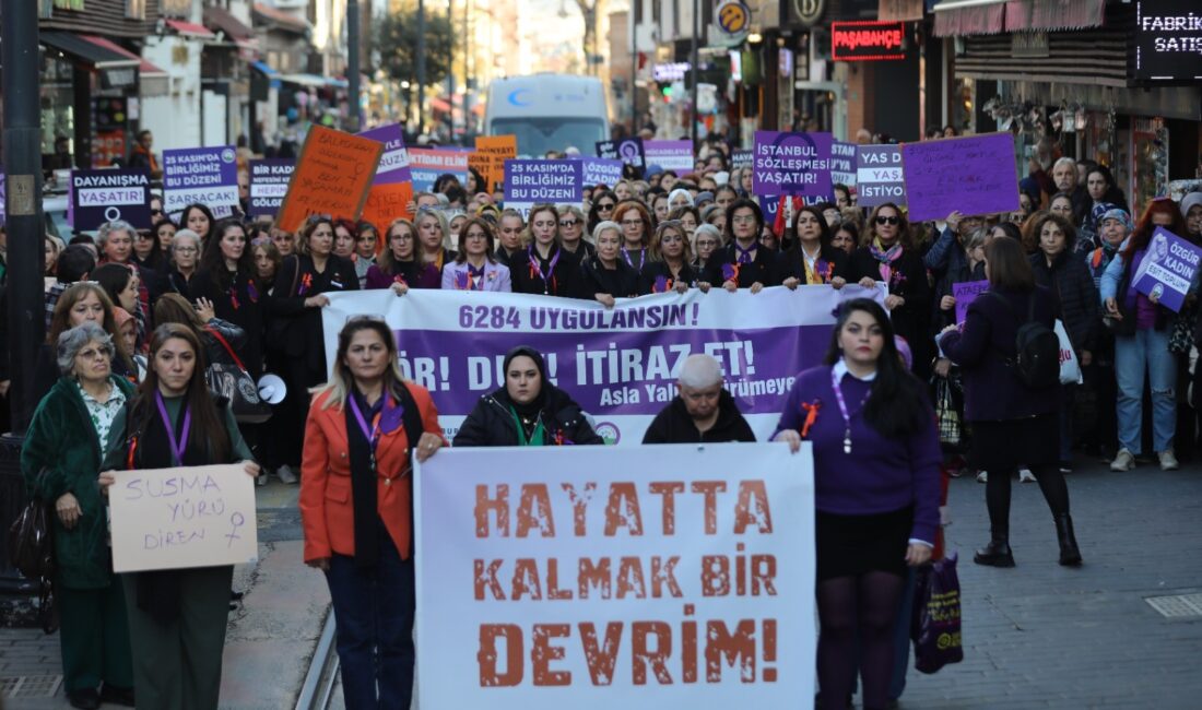 Bursa’da 25 Kasım kapsamında düzenlenen yürüyüşte kadınlar, şiddete karşı eşitlik