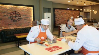 Art arda yaşanan toplu zehirlenme vakaları, endüstriyel yemek sektöründe ‘ucuzluk’