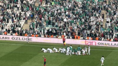 Bursaspor Nesine 2. Ligte Kırmızı Grup 11. hafta mücadelesinde Kahramanmaraş