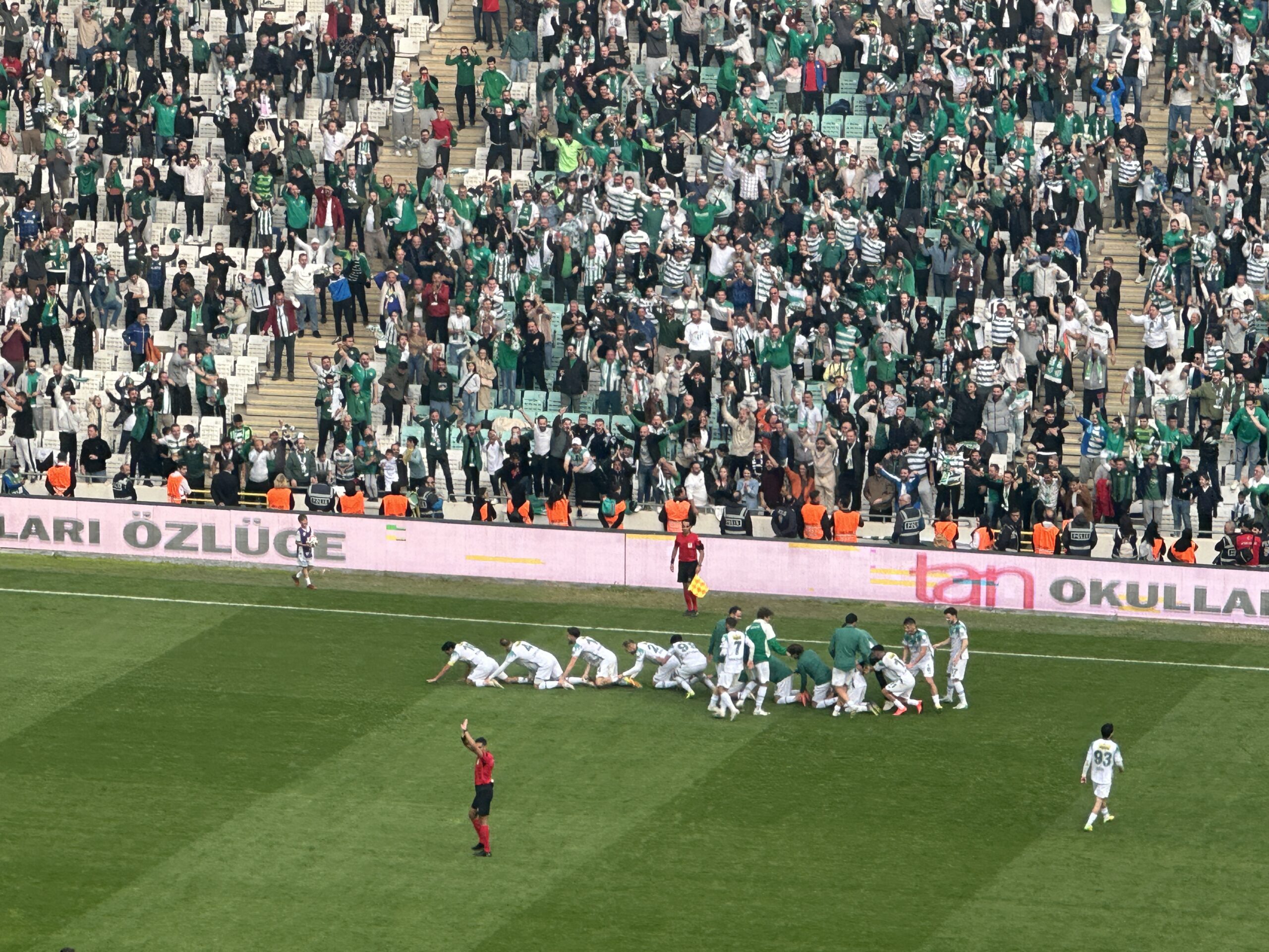 Bursaspor Nesine 2. Ligte Kırmızı Grup 11. hafta mücadelesinde Kahramanmaraş