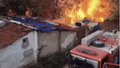 Yıldırım’daki müstakil bir evin bahçesinde çıkan yangın rüzgârın etkisiyle büyüyerek