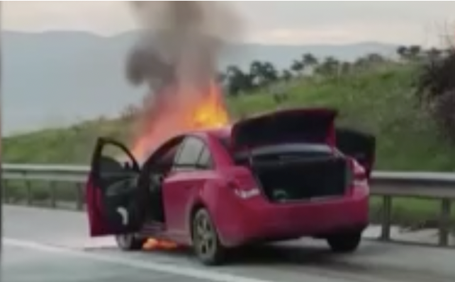 Bursa’nın İznik ilçesinde ehliyetsiz bir motosikletli kurye, başka bir motosikletle