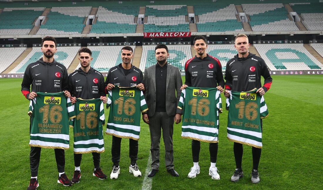 Bursaspor Başkanı Enes Çelik, A Milli Takım’ın Bursa’daki kampını ziyaret