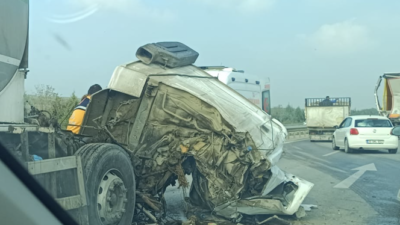 Mustafakemalpaşa–Bursa karayolunda meydana gelen zincirleme kazada süt kamyonu öndeki tıra