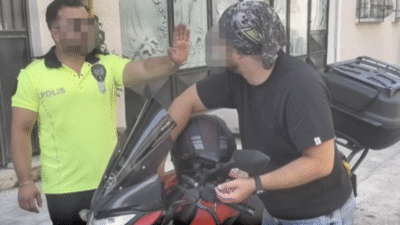 Sosyal medya için kurgu video çeken iki kişi, resmi polis