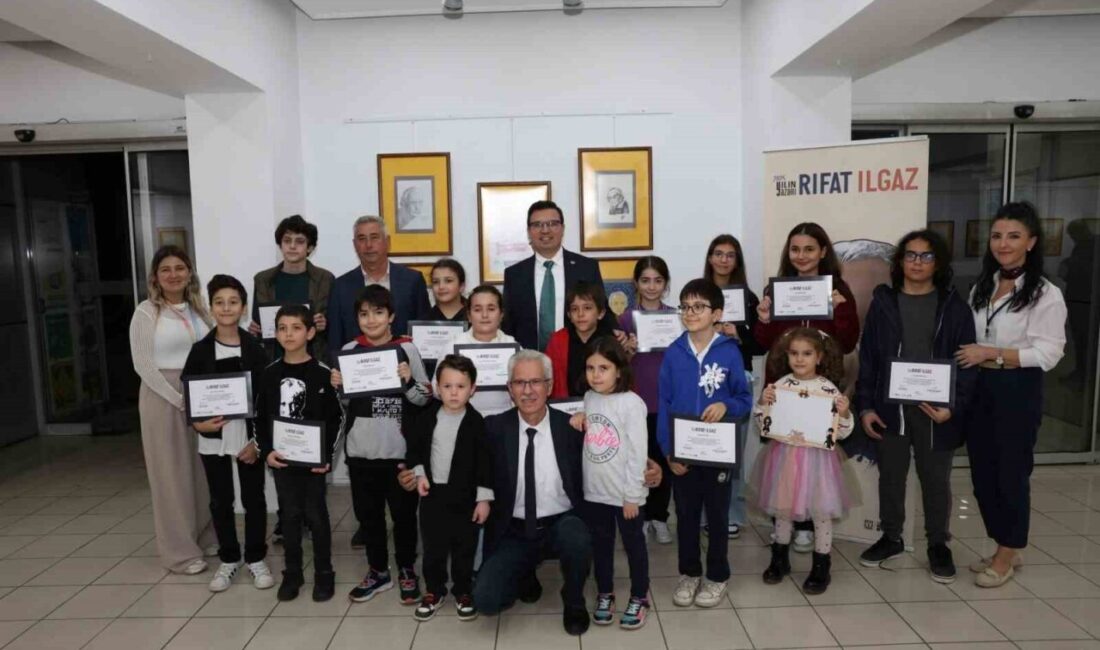 Konak Kültürevi’nde açılan sergide, çocukların Öksüz Civciv öyküsünden esinlenerek çizdikleri