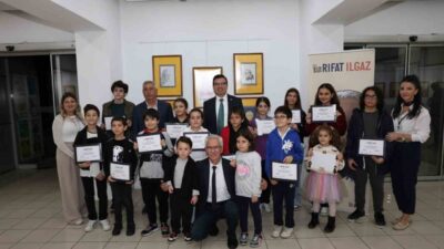 Konak Kültürevi’nde açılan sergide, çocukların Öksüz Civciv öyküsünden esinlenerek çizdikleri