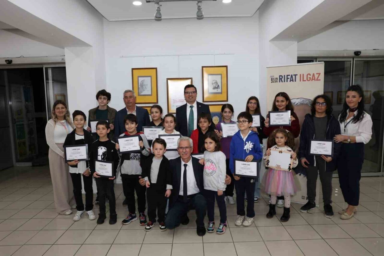 Konak Kültürevi’nde açılan sergide, çocukların Öksüz Civciv öyküsünden esinlenerek çizdikleri