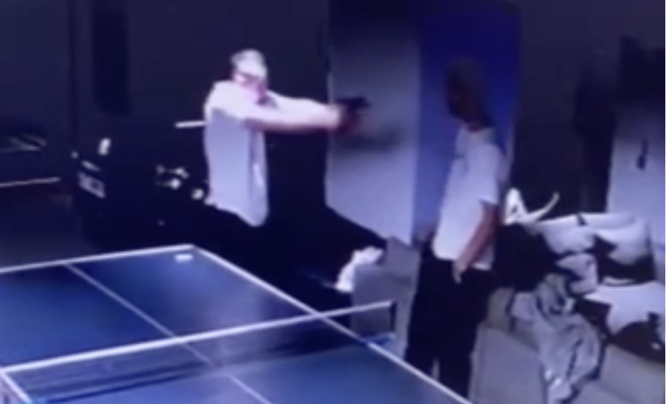 Bakırköy’de beylik tabancasını tanıtırken silahın ateş alması sonucu arkadaşının ölümüne