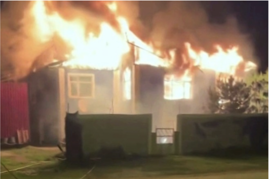 Sakarya’nın Erenler ilçesinde iki katlı bir evin üst katı henüz