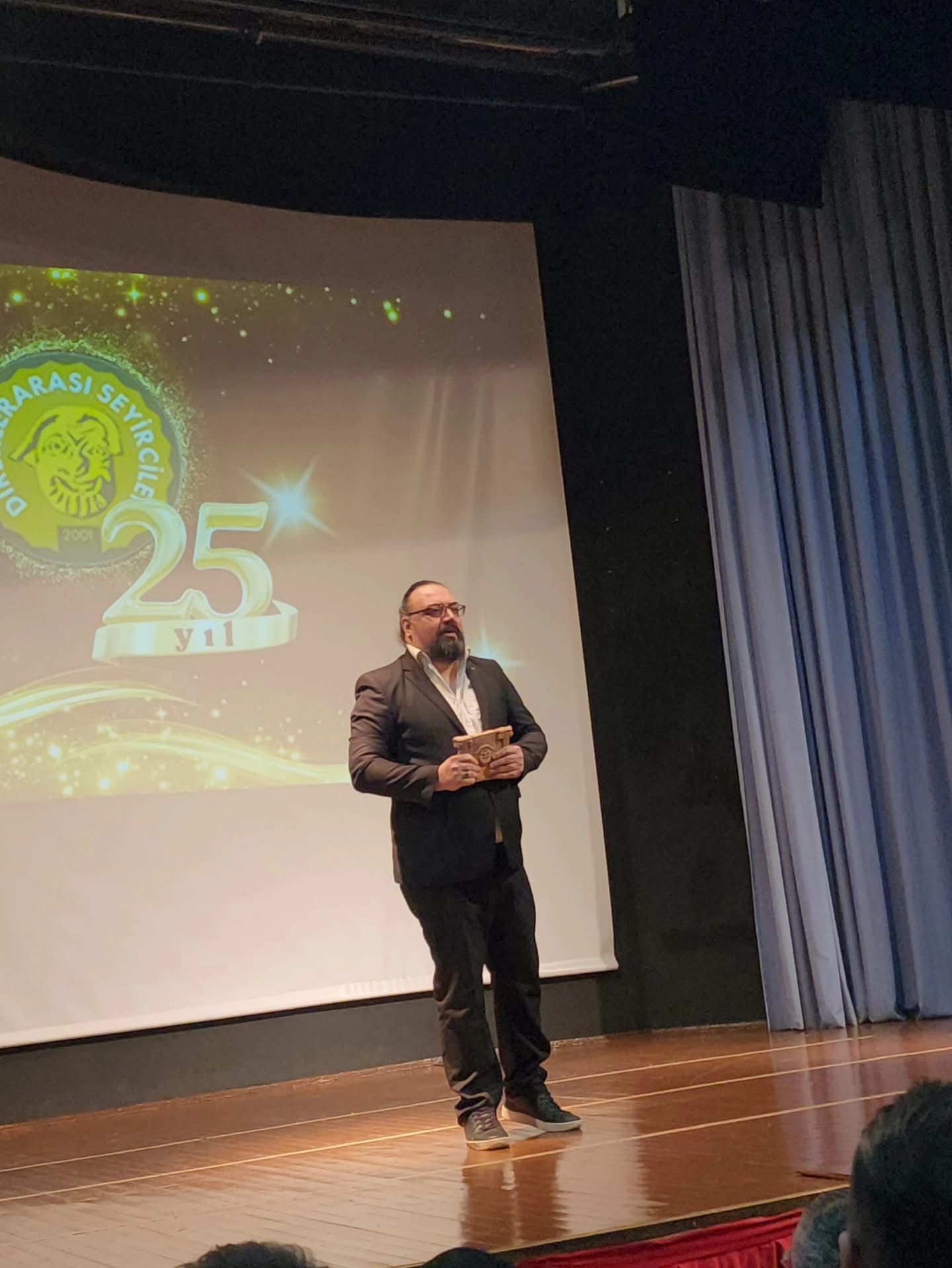 bursalı ünlü oyuncuya prestijli ödül 2 Bursam Medya -