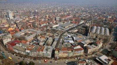 Bursa'nın Osmangazi ilçesinde yaşayan vatandaşlar, ilçenin ana arterlerinde günü kurtaran