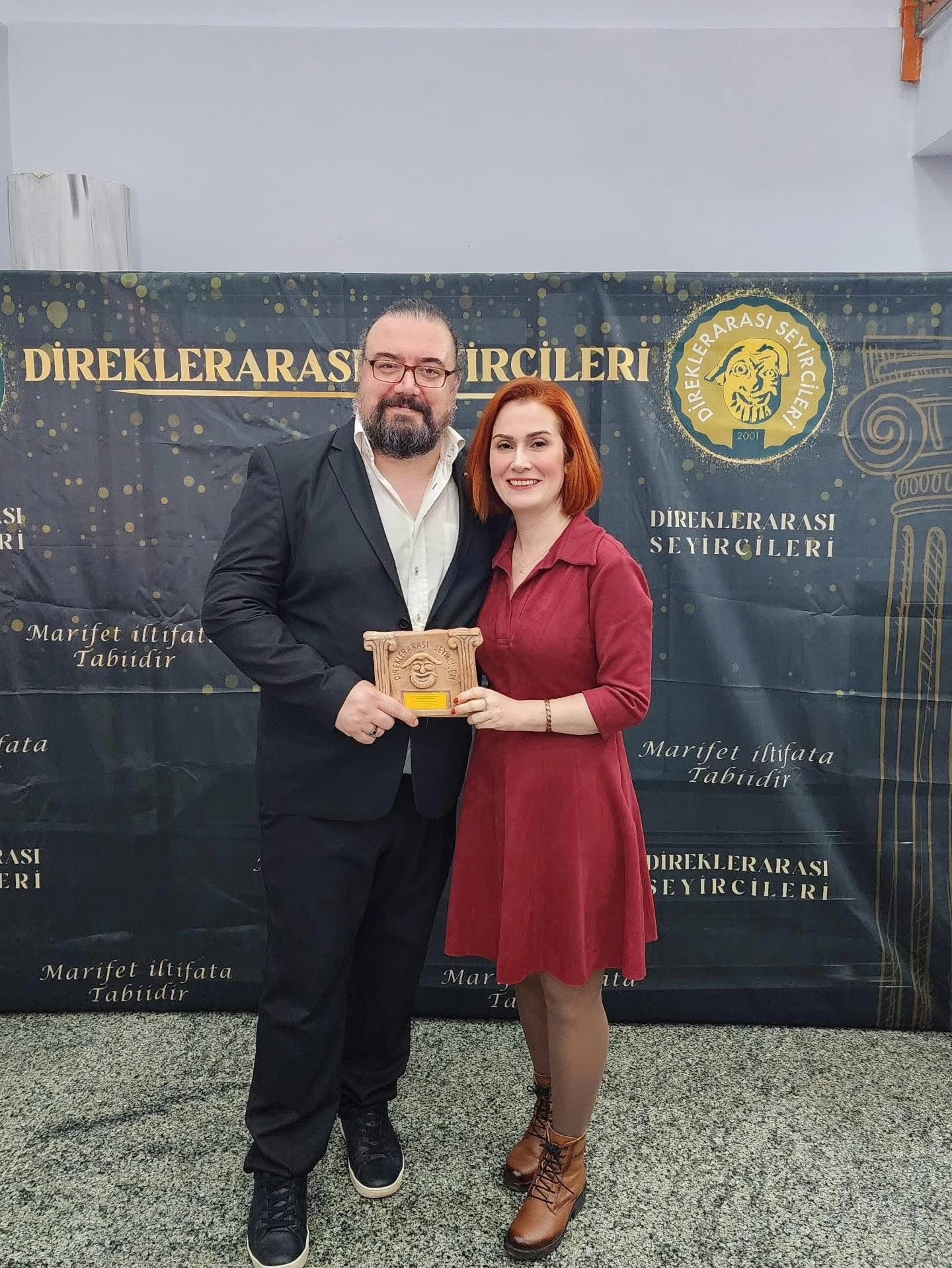 bursalı ünlü oyuncuya prestijli ödül 1 Bursam Medya -