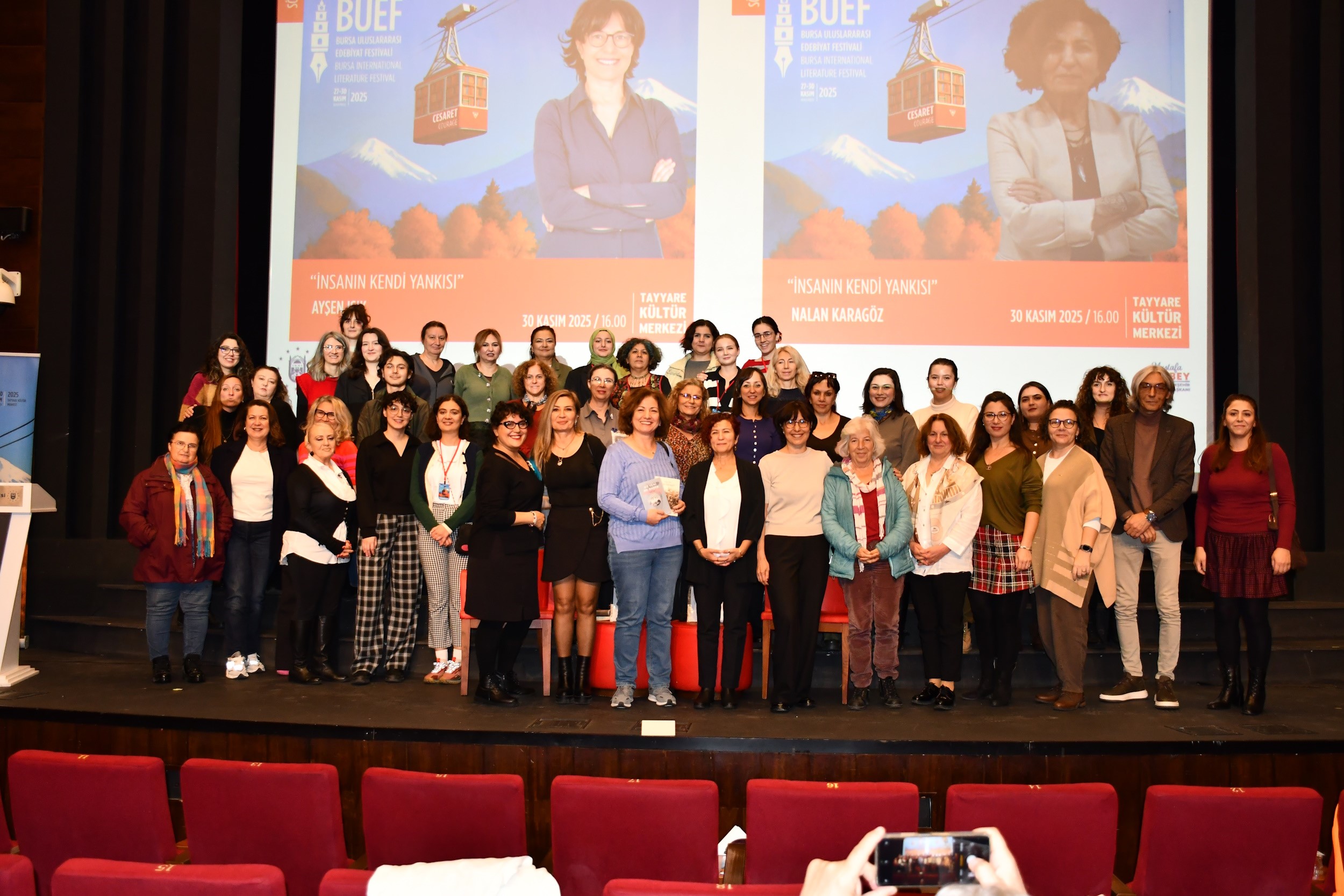 Bursa Büyükşehir Belediyesi’nin düzenlediği 2. Bursa Uluslararası Edebiyat Festivali, dünya