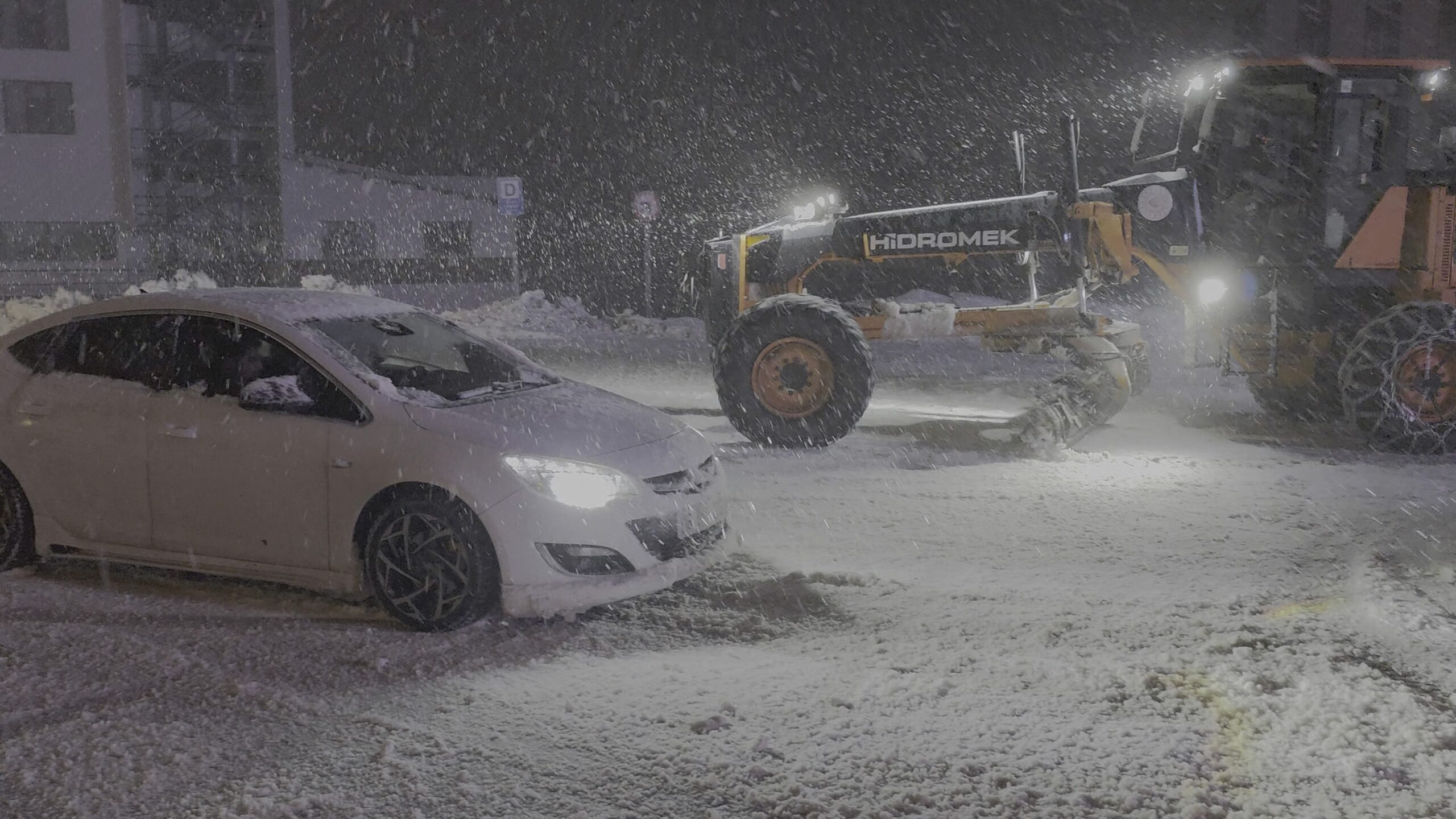 Bursa'da kış şartları etkisini göstermeye başlarken, Uludağ'da da yoğun kar