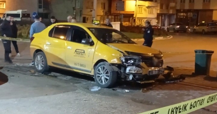 Bursa'da gasp edilen ticari taksi yarım saatlik kovalamacayla durduruldu