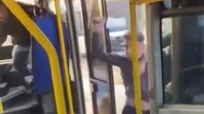 Bursa’nın Nilüfer ilçesinde otobüste başlayan tartışma kavgaya dönüşünce, taraflardan biri