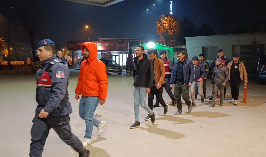 Bursa'nın İnegöl ilçesinde Jandarma Komutanlığı ekipleri tarafından 8 kaçak göçmen