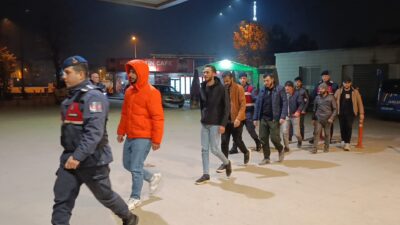 Bursa'nın İnegöl ilçesinde Jandarma Komutanlığı ekipleri tarafından 8 kaçak göçmen