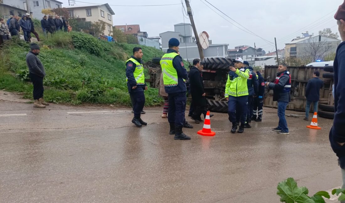 Bursa'nın Gemlik ilçesine bağlı Kurşunlu Mahallesi’nde Gemlik Belediyesi’ne ait traktörün