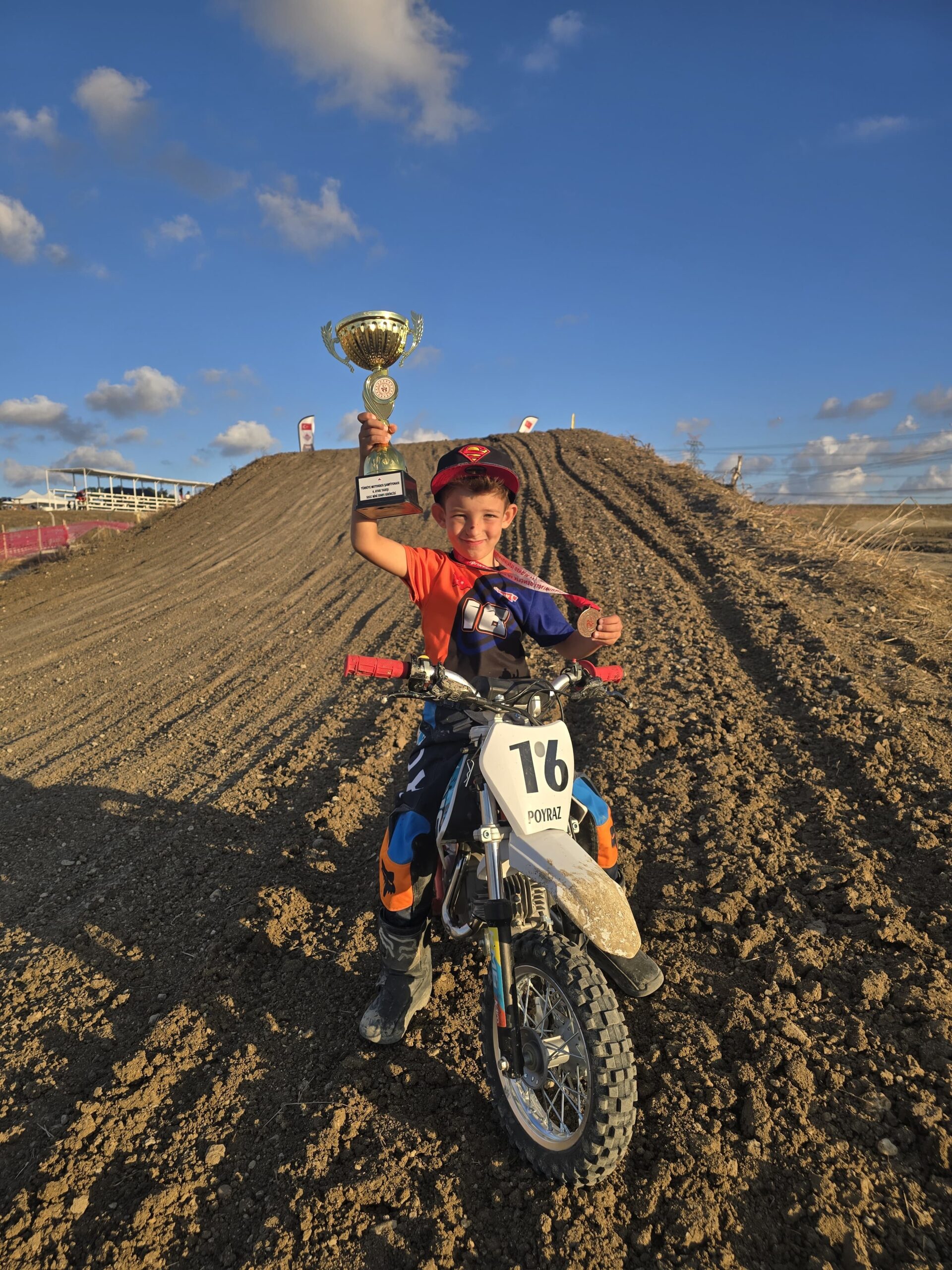 bursalı minik motokrosçu sezonu şampiyon tamamladı 3 Bursam Medya -