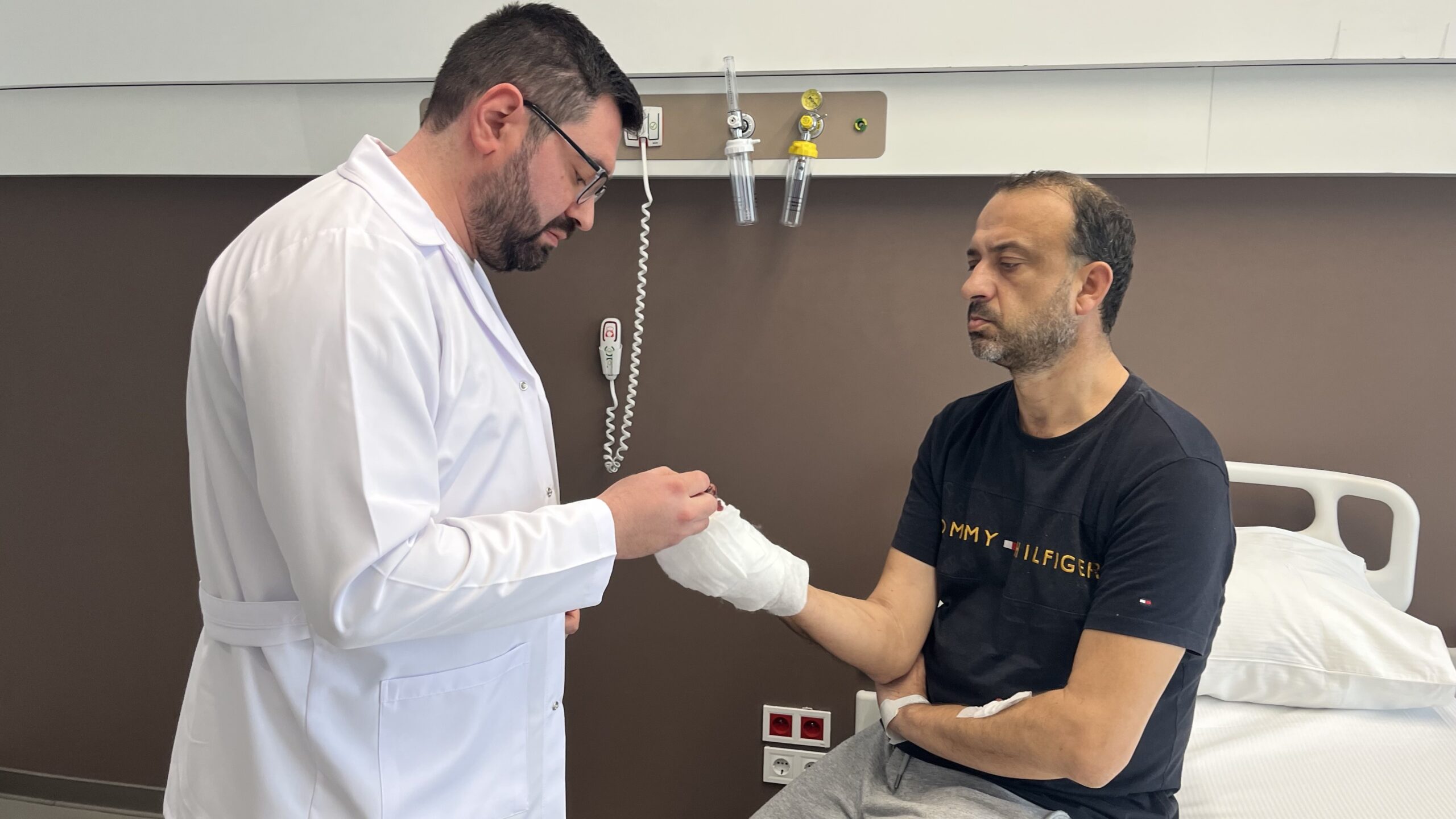 Bulgaristan'nda kuşları için kümes yaptığı sırada sıkışma sonucu parmağı kopan