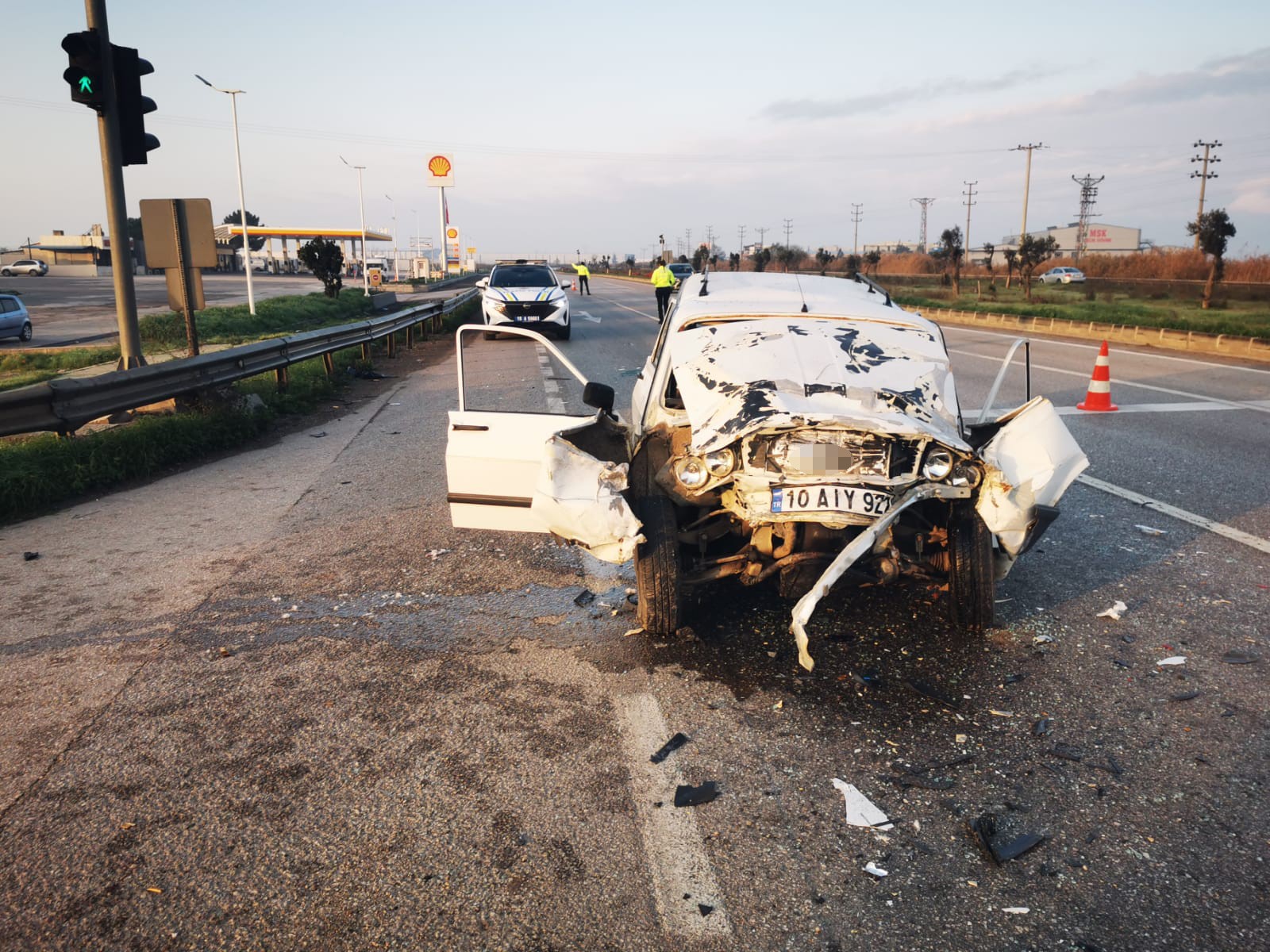 Bursa'nın Karacabey ilçesinde meydana gelen trafik kazasında 15 yaşındaki çocuk