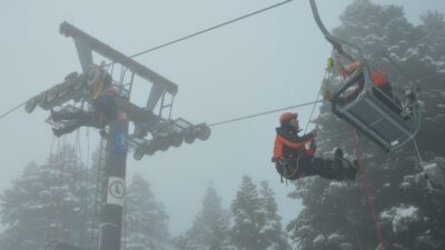 Bursa'da gerçeğini aratmayan tatbikat nefesleri kesti. Kış turizminin gözde merkezlerinden