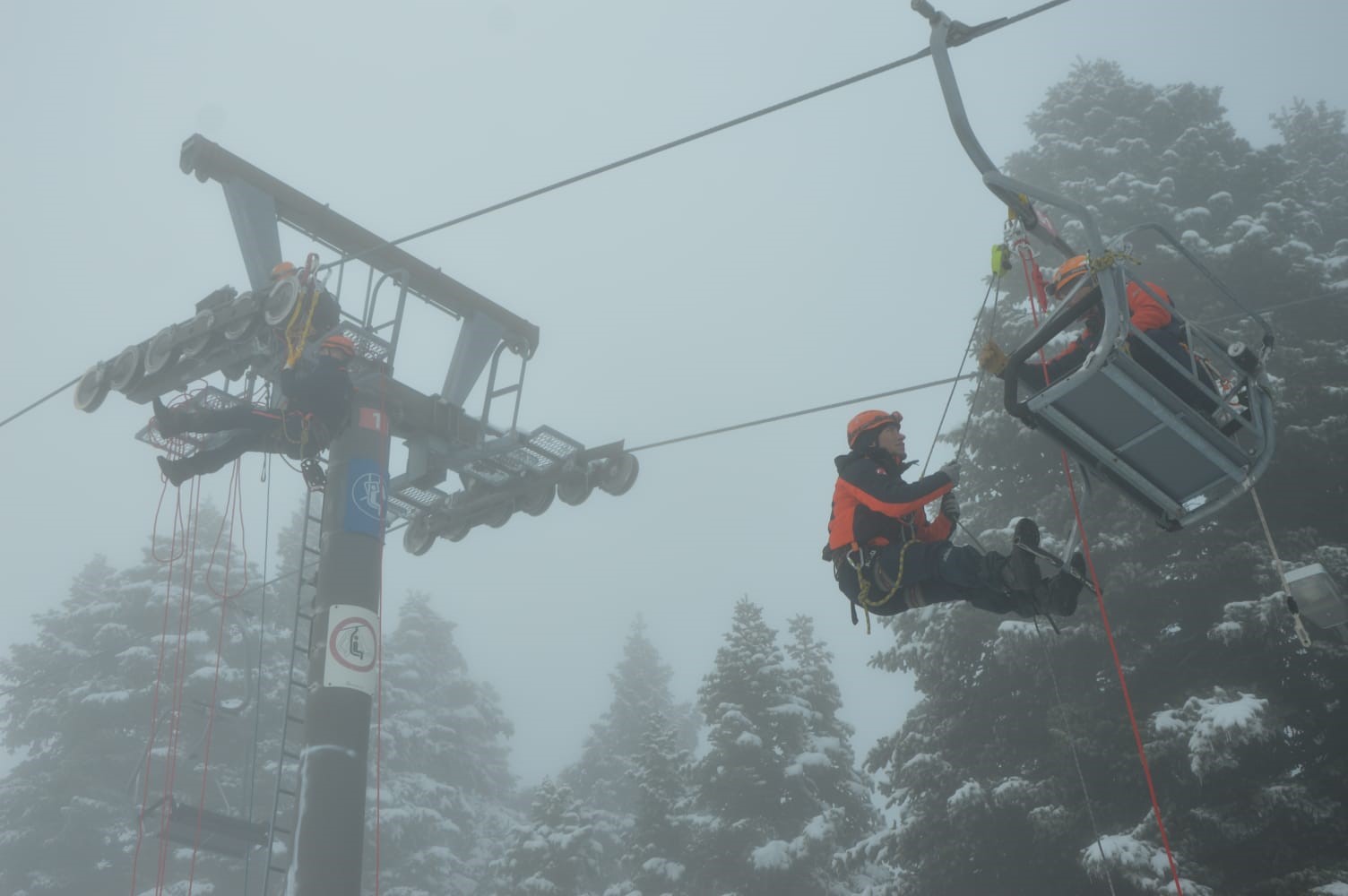 Bursa'da gerçeğini aratmayan tatbikat nefesleri kesti. Kış turizminin gözde merkezlerinden