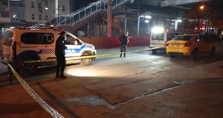 bursa'da gece saatlerinde eğlence mekanı önünde silahlı kavga: 1'i ağır, 2 yaralı 3 Bursam Medya -