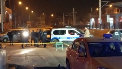  Bursa'nın Osmangazi ilçesinde bir eğlence mekanının önünde çıkan silahlı çatışmada