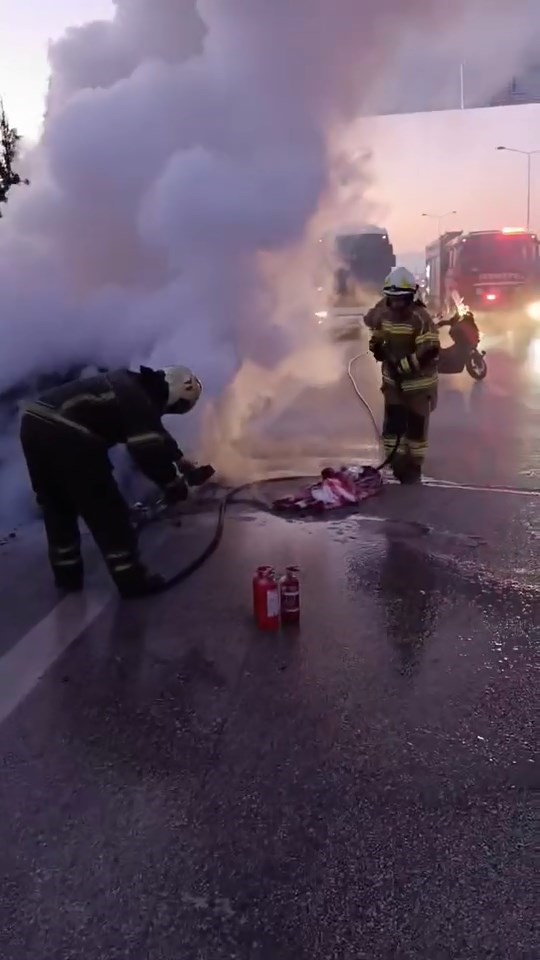 bursa’da otomobil bir anda alev aldı 2 Bursam Medya -