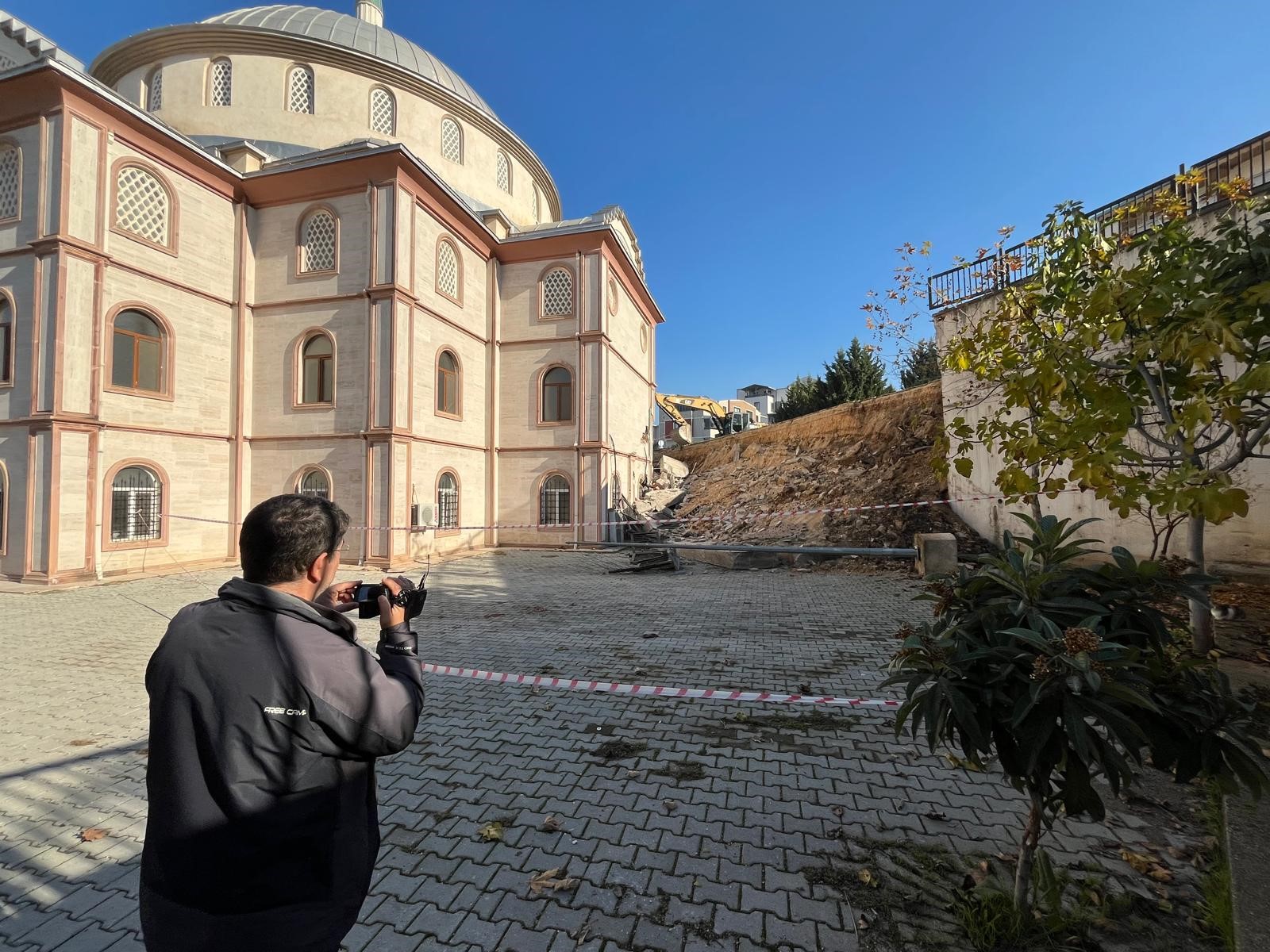 Bursa'da ürüyüş yapan kadının ihbarı sayesinde kuran kursundaki 16'sı dört