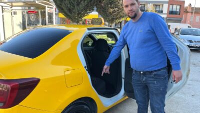 Bursalı taksicinin örnek davranışı Türkiye'de gündem oldu. Sürücü, yaşlı bir