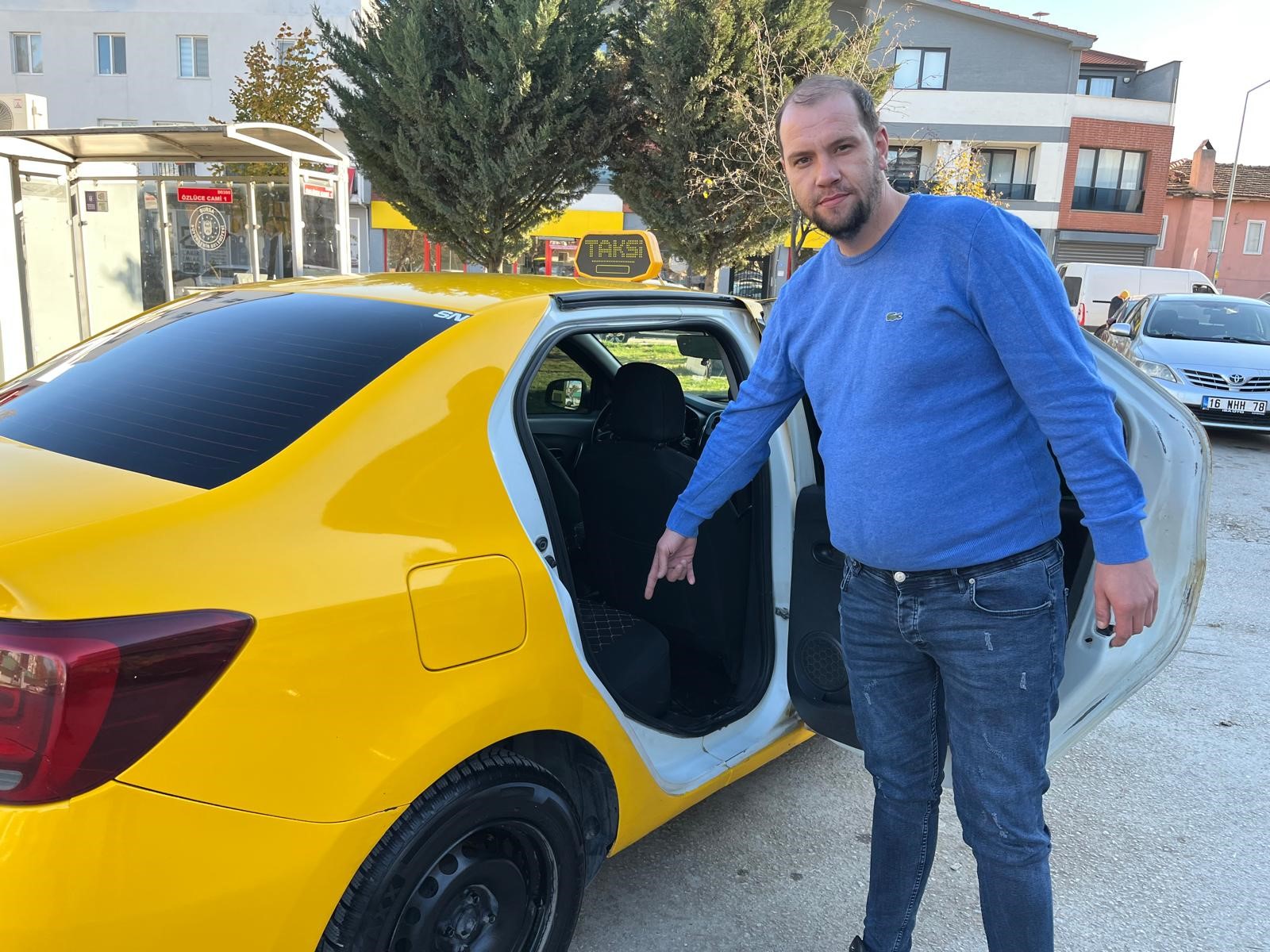 Bursalı taksicinin örnek davranışı Türkiye'de gündem oldu. Sürücü, yaşlı bir