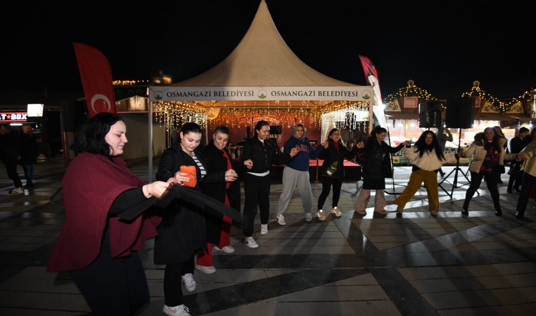 Bursa’da Osmangazi Belediyesi'nin düzenlediği Yeni Yıl Festivali'ne vatandaşlar yoğun ilgi
