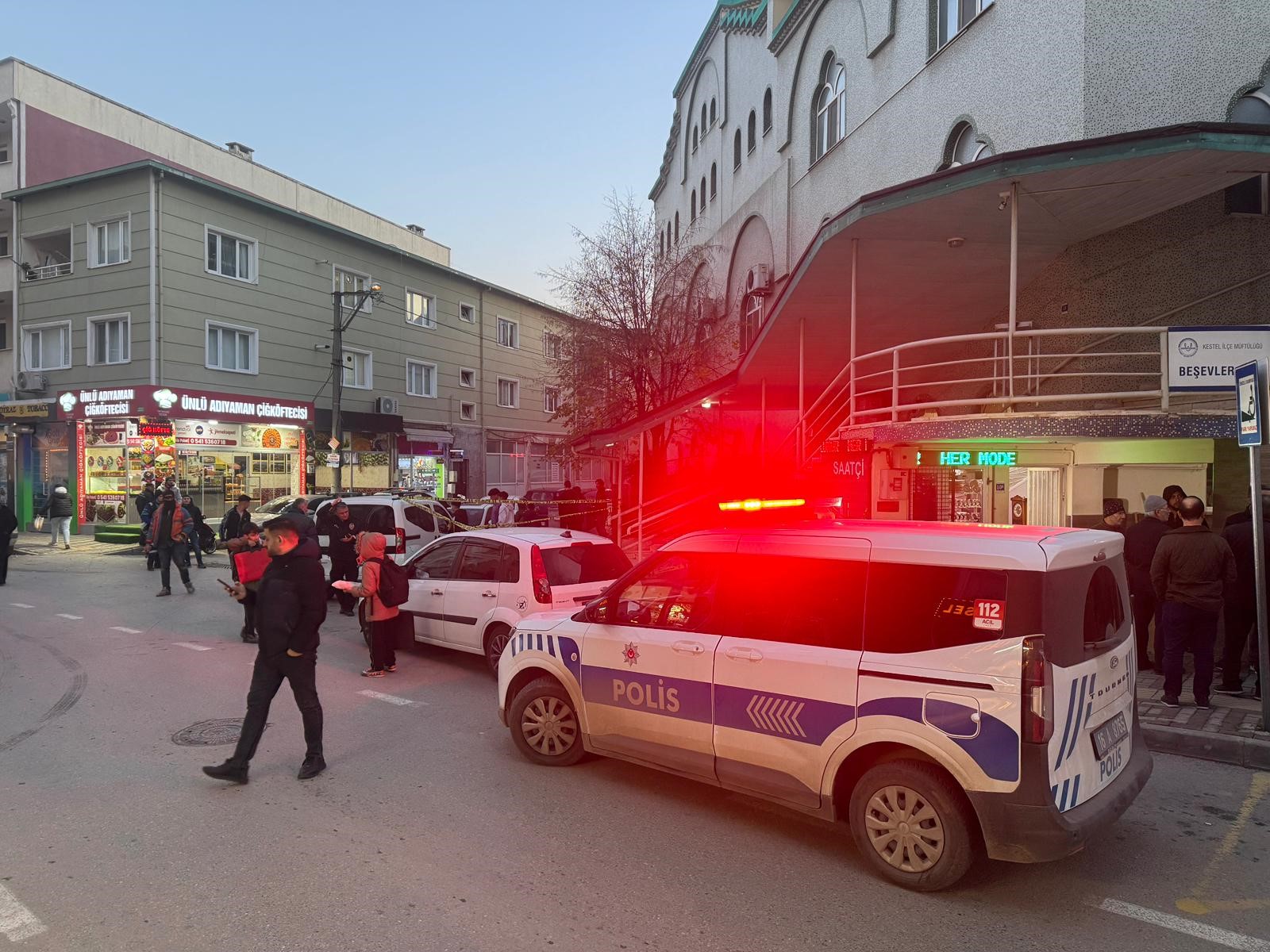 Bursa’nın Kestel ilçesinde akşam saatlerinde yaşanan bıçaklı kavgada, yaşları iki