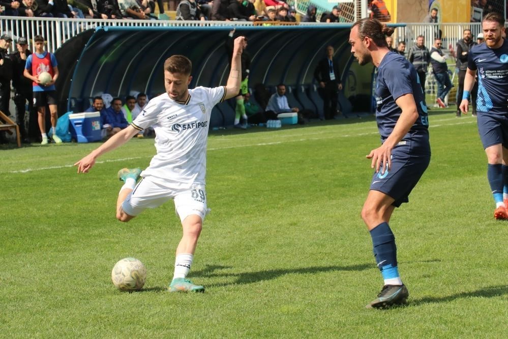 Silahlı saldırıya uğrayan futbolcu hayatını kaybetti 1 Bursam Medya -