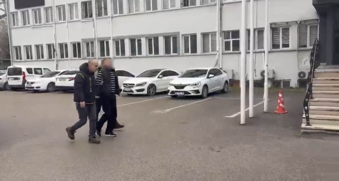 Bursa'da husumetlisini cadde ortasında silahla kovalayan ve çevredeki kalabalığa aldırış