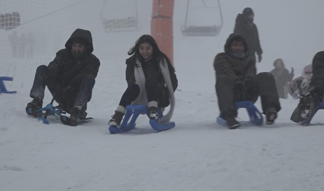 Türkiye'nin en önemli kış turizmi merkezlerinden Uludağ'da yoğun kar sonrası