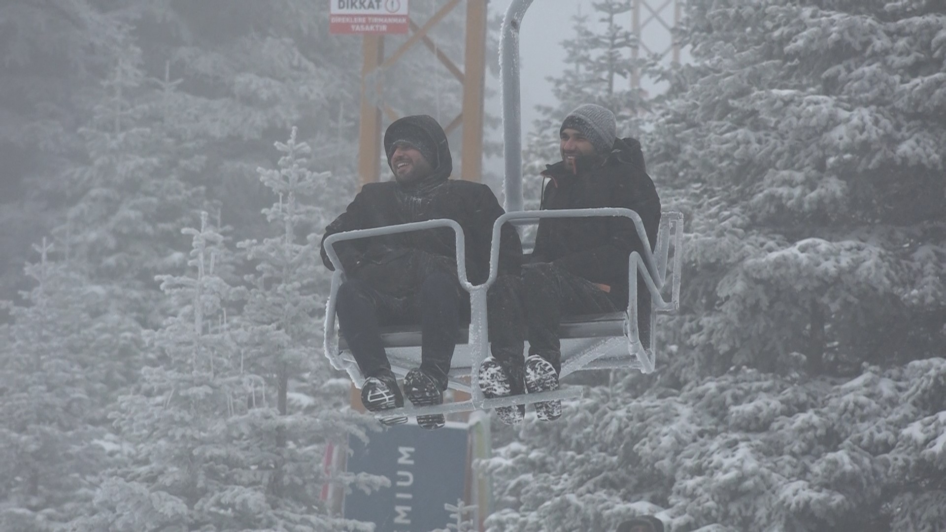 Uludağ'da yoğun kar yağışı sonrası pistler doldu taştı 1 Bursam Medya -