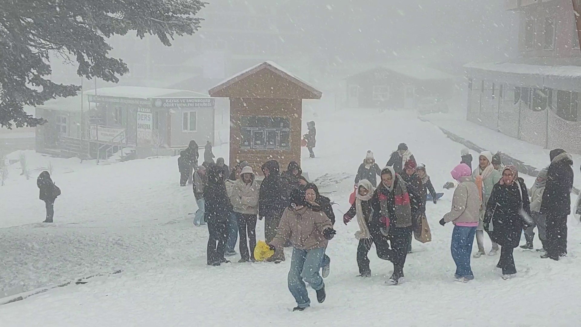 Uludağ'da yoğun kar yağışı sonrası pistler doldu taştı 2 Bursam Medya -
