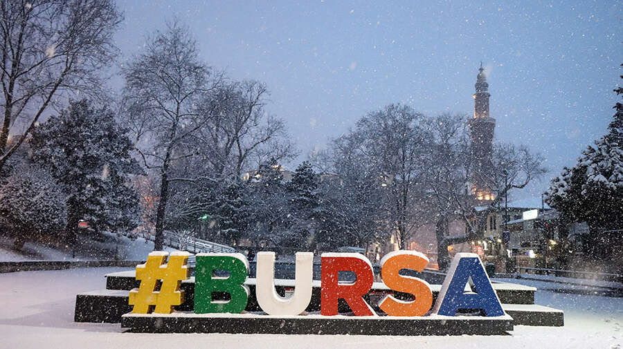 Bursa yeni yıla kar altında girmeye hazırlanıyor. Meteoroloji uzmanları yılbaşında