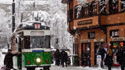 Rusya üzerinden gelen soğuk hava yurda giriş yaptı. Bursa'da karla