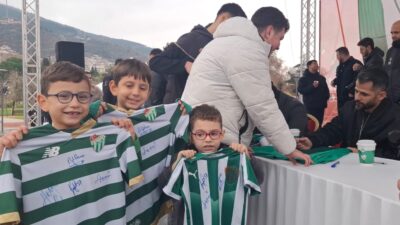 Bursaspor Başkanı Enes Çelik, Teknik Direktör Tahsin Tam ve futbolcular