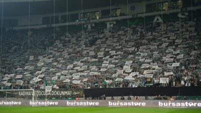 Bursaspor taraftarının geçen sezon oynanan Kahramanmaraş İstiklal maçında tribünde oluşturduğu