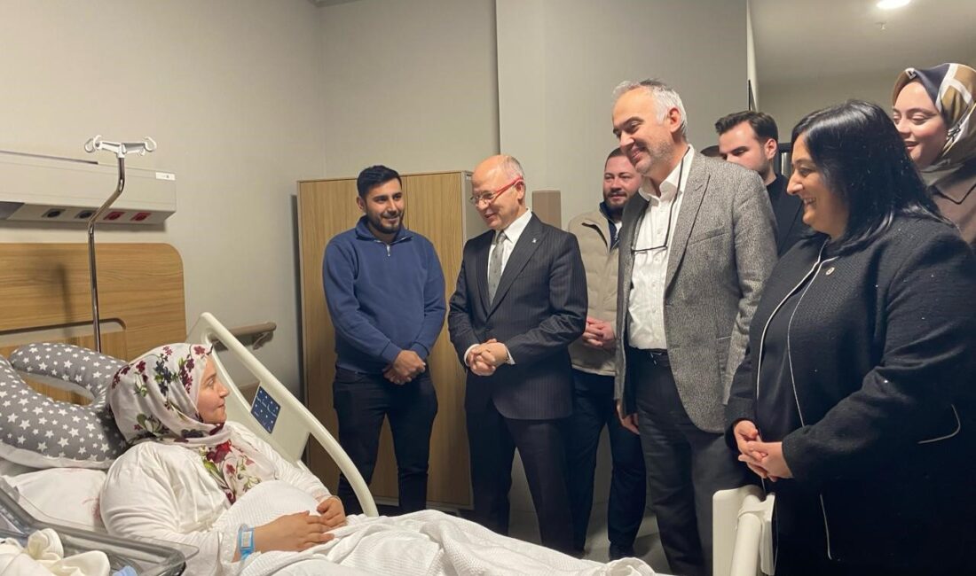 Bursa'da yeni yılın ilk dakikaları, Bursa Şehir Hastanesi'nde yaşanan doğum sevinciyle karşılandı.