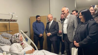 Bursa'da yeni yılın ilk dakikaları, Bursa Şehir Hastanesi'nde yaşanan doğum sevinciyle karşılandı.