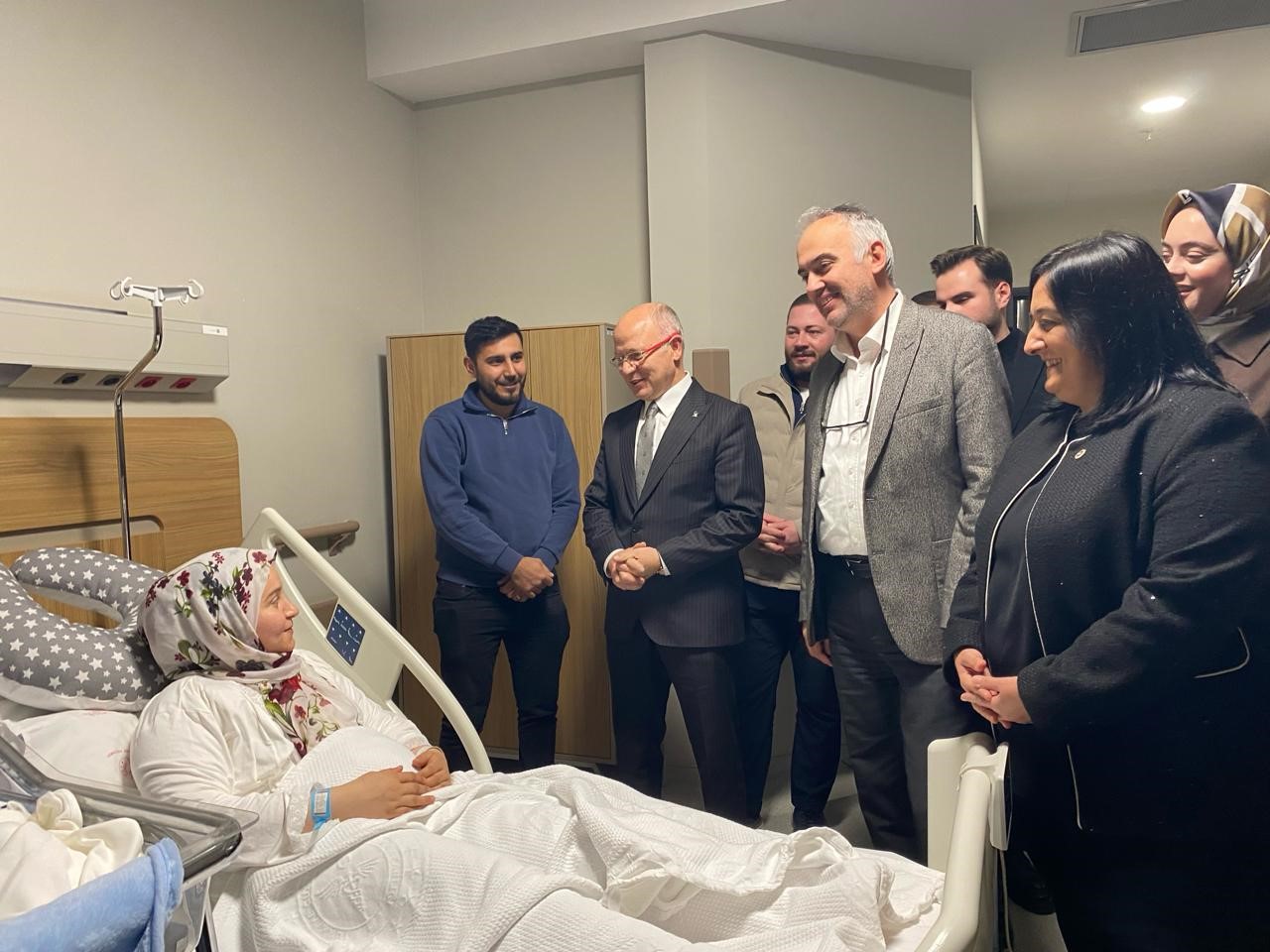 Bursa'da yeni yılın ilk dakikaları, Bursa Şehir Hastanesi'nde yaşanan doğum sevinciyle karşılandı.